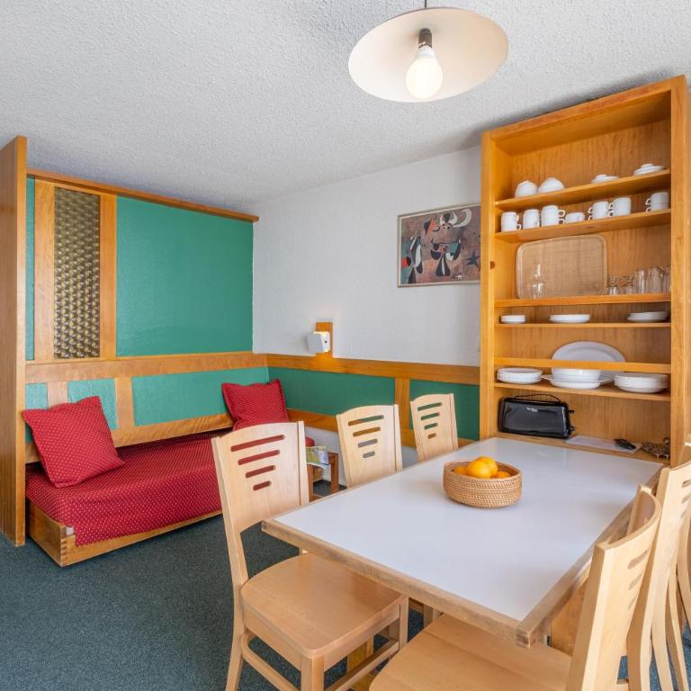 Résidence Pierre & Vacances Les Bleuets - Studio avec Couchage en Alcôve (4 Personnes) - Côté Sud - 2
