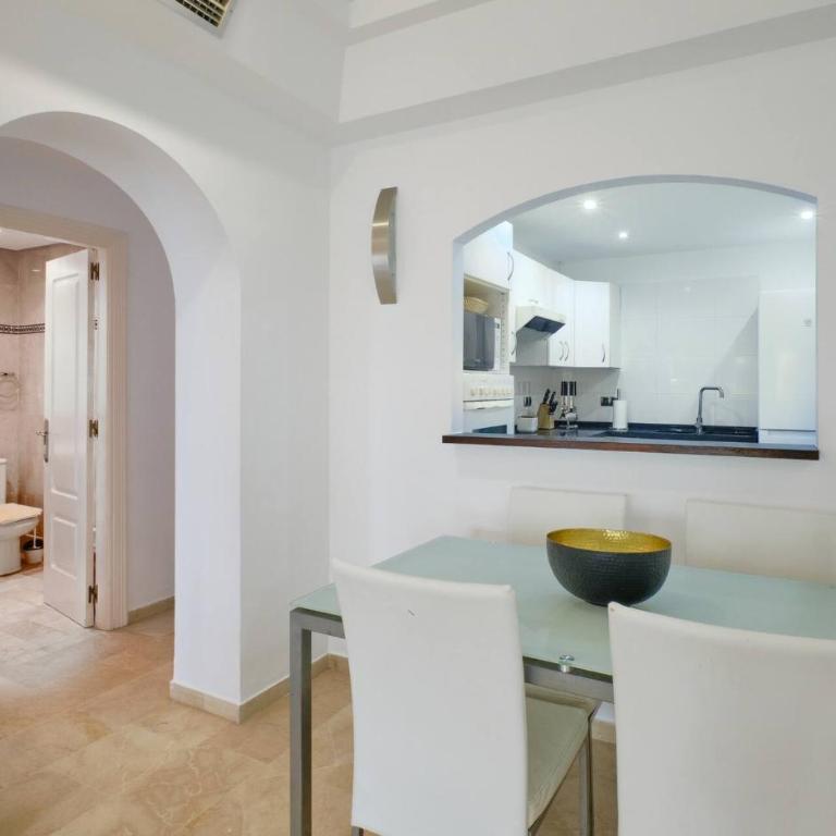 Cozy Beach Side Apartment With Pool - Apartamento - 3