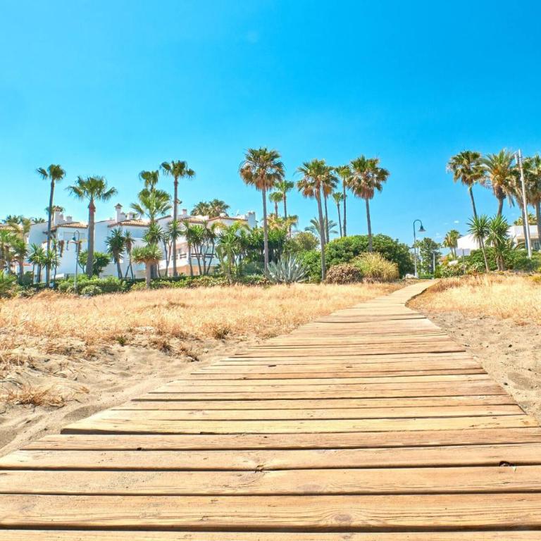 Cozy Beach Side Apartment With Pool - Apartamento - 19