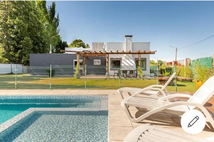 Pehuencita, cálido descanso y grato encuentro - Casa de 3 dormitorios - 1