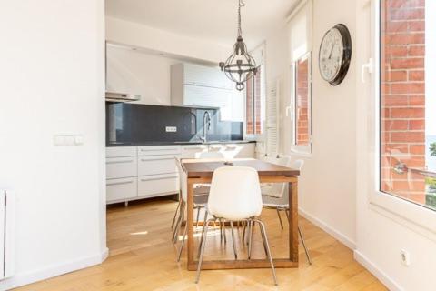 Idyllic apartment in BCN beach - Three-Bedroom Apartment - 17