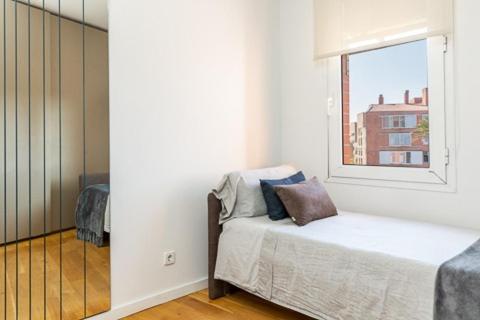Idyllic apartment in BCN beach - Three-Bedroom Apartment - 20