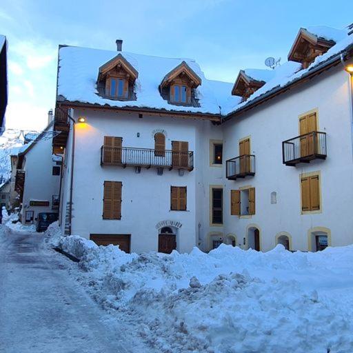 Les Suites du Monetier, alliant le charme et l'authenticité d'un chalet de prestige au cœur du village - Appartement - 62