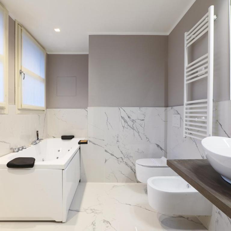 PRESTIGE BOUTIQUE APARTHOTEL -Piazza Duomo - Suite King con Vasca Idromassaggio - 28