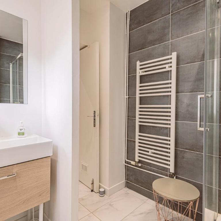 2 chambres, proche hyper centre - Two-Bedroom Apartment - 13