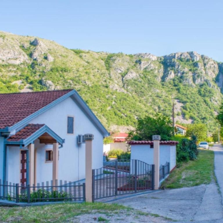 Holiday Home Harmony - Two-Bedroom House - 17