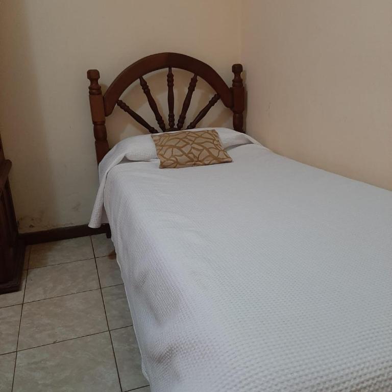 Hospedaje Legus - Habitación Triple con baño privado - 3