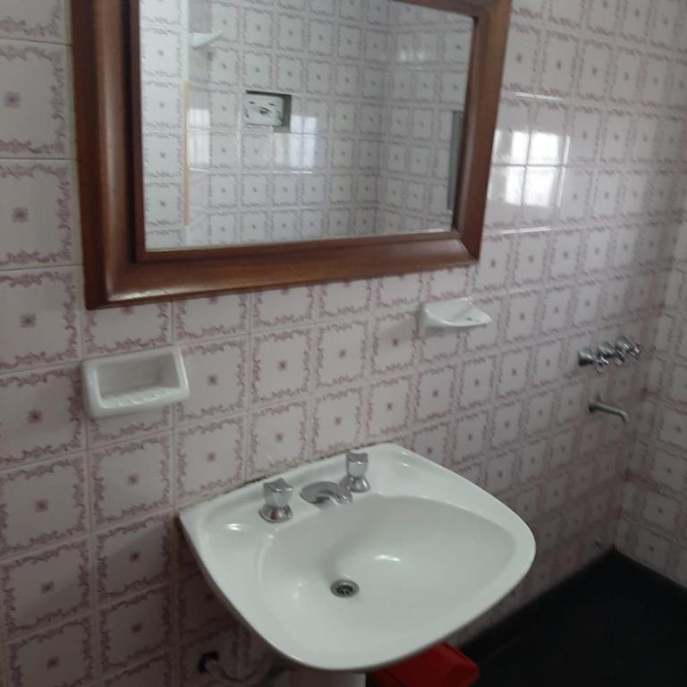 Hospedaje Legus - Habitación Doble Económica con baño compartido - 4