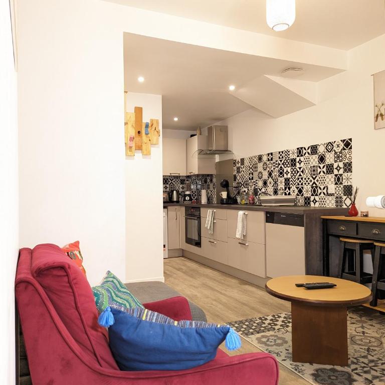 Beau-Jean, Un Cocon Sympa 5 min à Pied du Centre-Ville, Parking Privé, à 10 min du CHU - Appartement 1 Chambre - 21