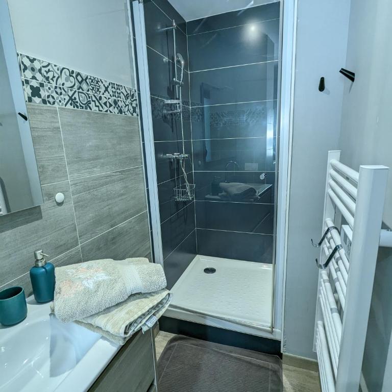 Beau-Jean, Un Cocon Sympa 5 min à Pied du Centre-Ville, Parking Privé, à 10 min du CHU - Appartement 1 Chambre - 13