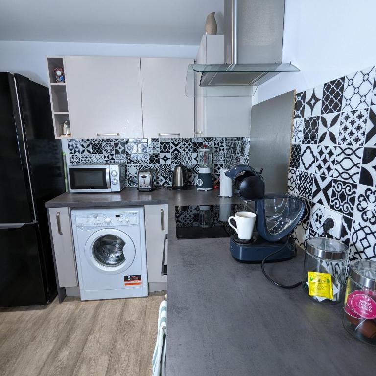 Beau-Jean, Un Cocon Sympa 5 min à Pied du Centre-Ville, Parking Privé, à 10 min du CHU - Appartement 1 Chambre - 11