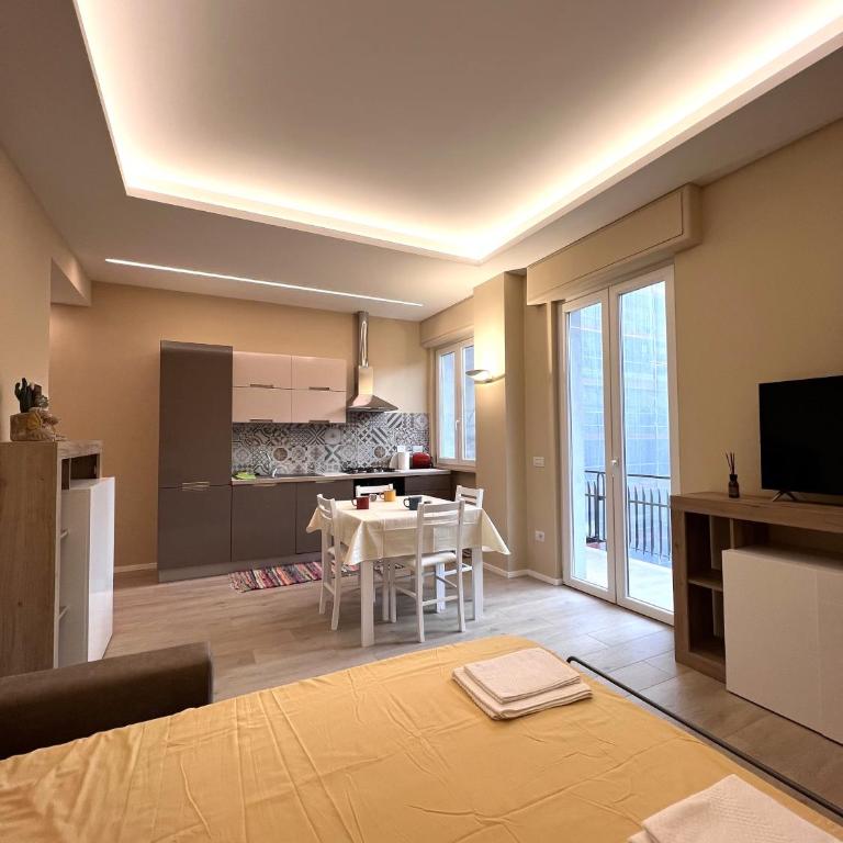 CASA DANTE: Oneglia Centro-Marina-Spiagge (3 min) - Appartamento con Balcone - 1