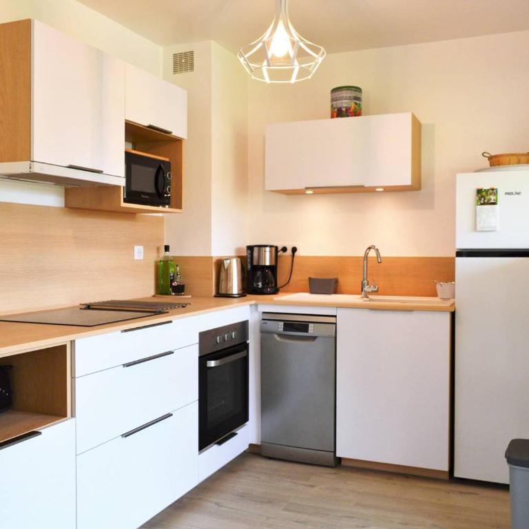 Appartement rénové 2021 avec balcon et garage, proche golf, 3 pièces, 6 couchages, Le Lavandou. - FR-1-251-425 - Appartement - 7