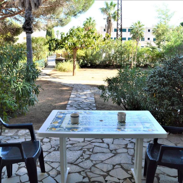 Studio cosy avec jardin, proche plage à Cavalaire-sur-Mer, parking inclus - FR-1-226B-128 - Apartment - 1