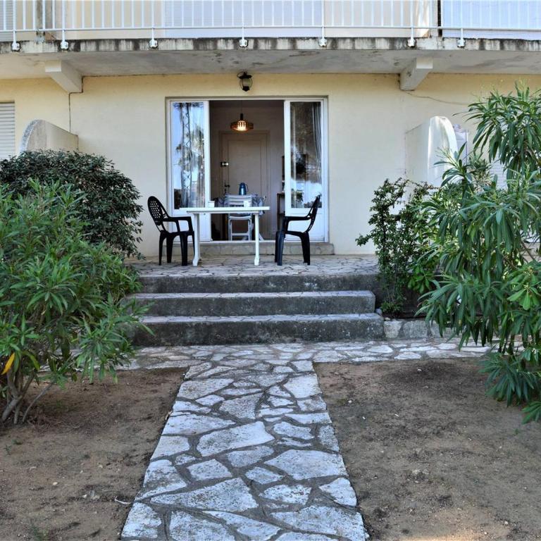 Studio cosy avec jardin, proche plage à Cavalaire-sur-Mer, parking inclus - FR-1-226B-128 - Apartment - 4