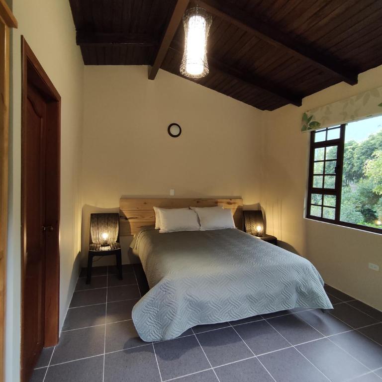 "Casa Verde" en Baños de Agua Santa con vista al volcán Tungurahua - Casa de 3 dormitorios - 14