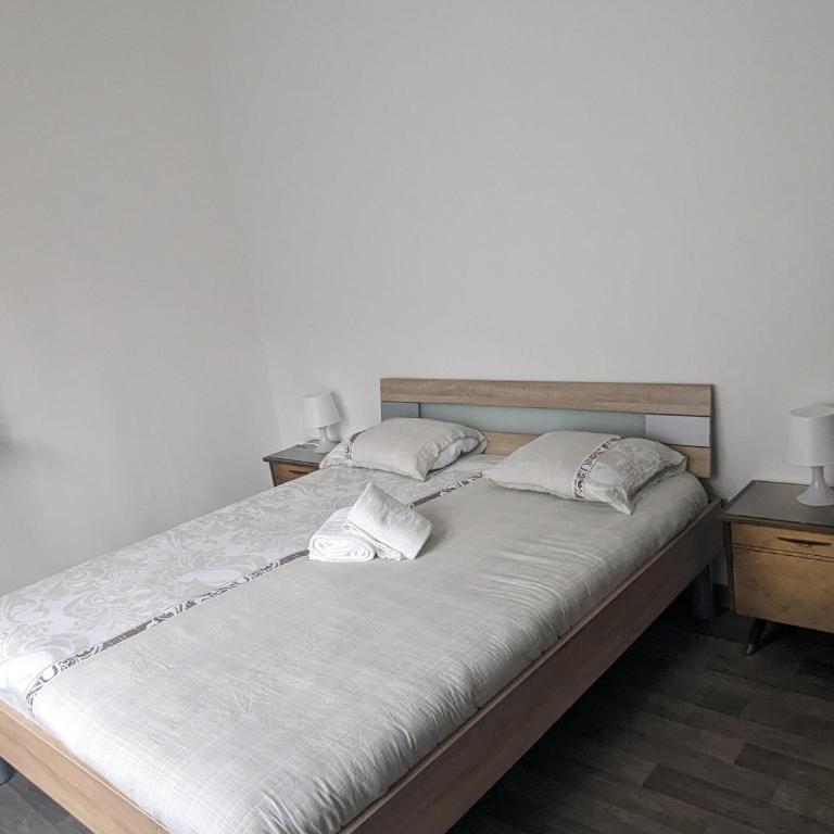Le Thannois - appartement 2 chambres, salon, cuisine équipée, parking et wifi gratuit - Apartment mit 2 Schlafzimmern - 8