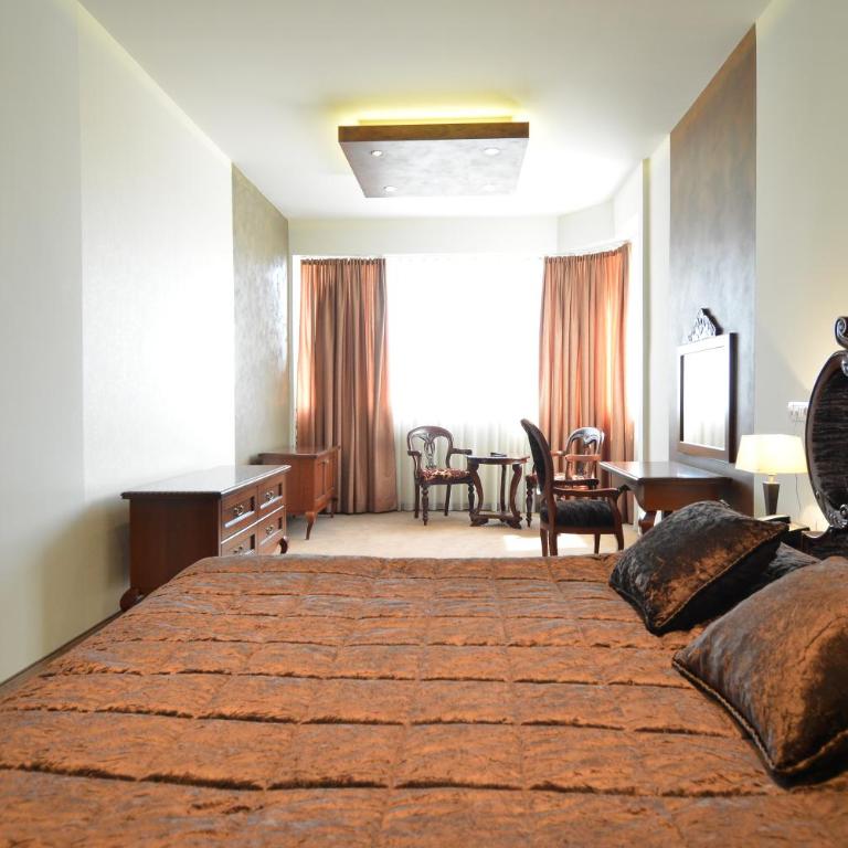 Hotel Putnik - Ekskluzivna Dvokrevetna Soba sa Bračnim Krevetom - 3