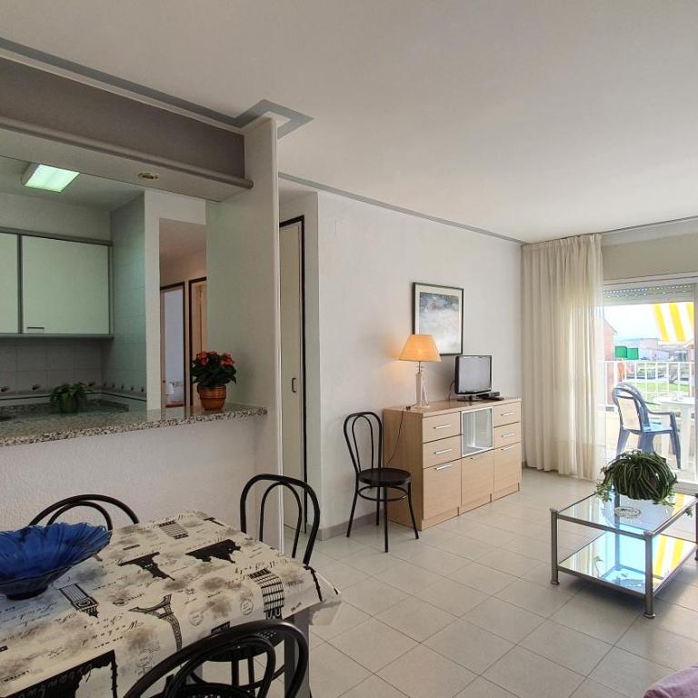 Blaumar B38 - Two-Bedroom Apartment - 11