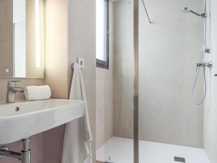 Tejares Sevilla Luxury Penthouse en Triana - gran terraza, piscina & parking privados - Apartment - 75