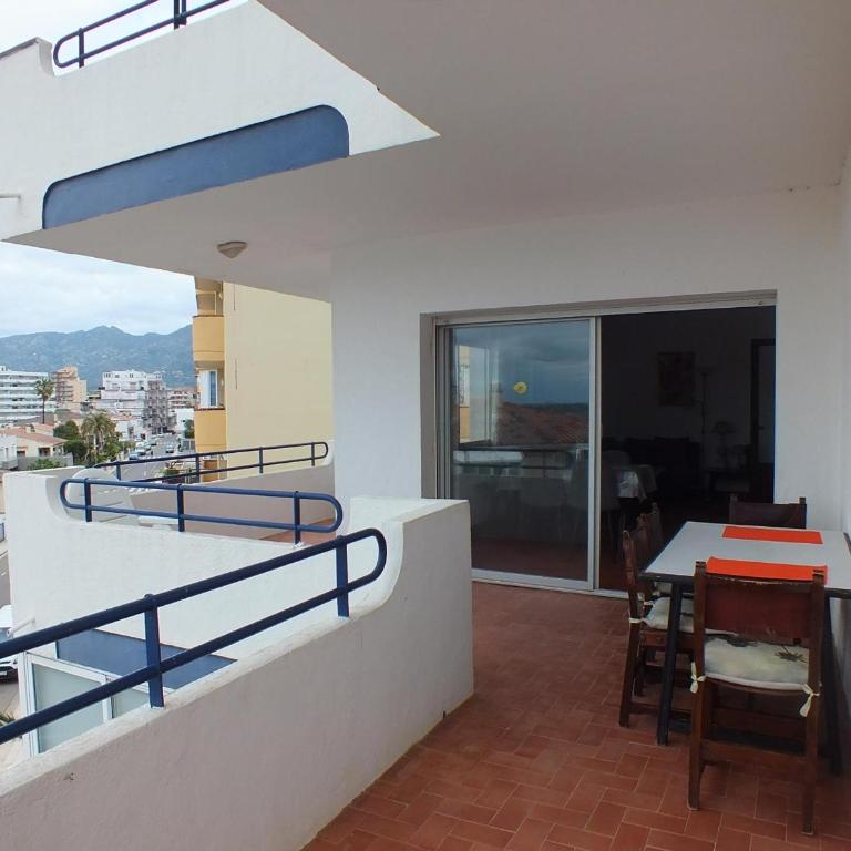 Apartamento para 6 - Terraza - Cerca de Playa y Comercios - ES-204-7 - Apartment - 2