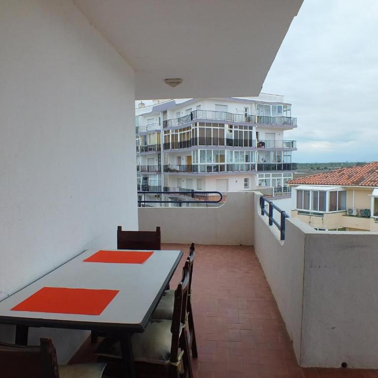 Apartamento para 6 - Terraza - Cerca de Playa y Comercios - ES-204-7 - Apartment - 8