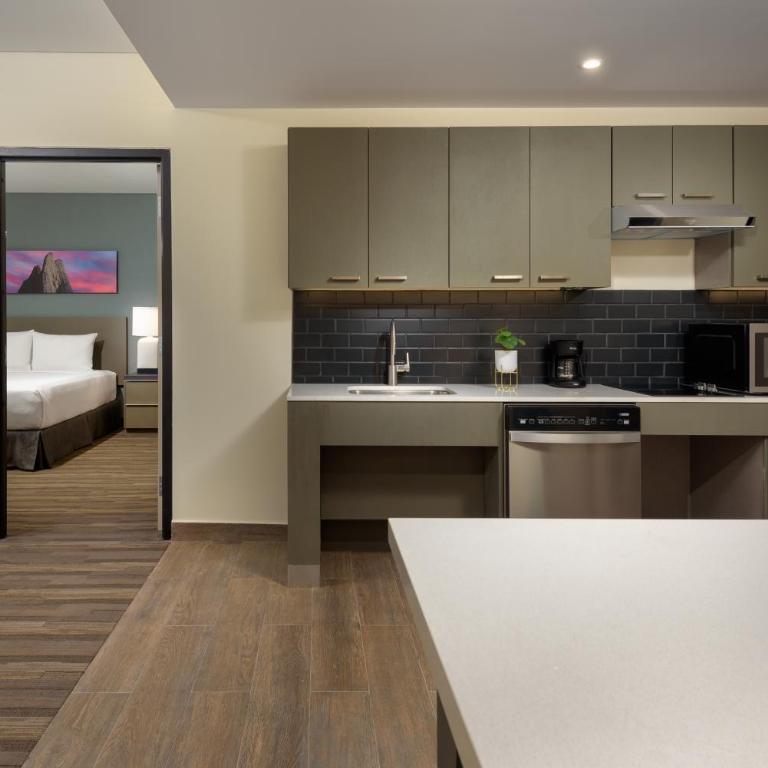 Hyatt House Monterrey Valle San Pedro - One-Bedroom King Suite with Sofa Bed and Roll-In Shower - Disability Access - 3
