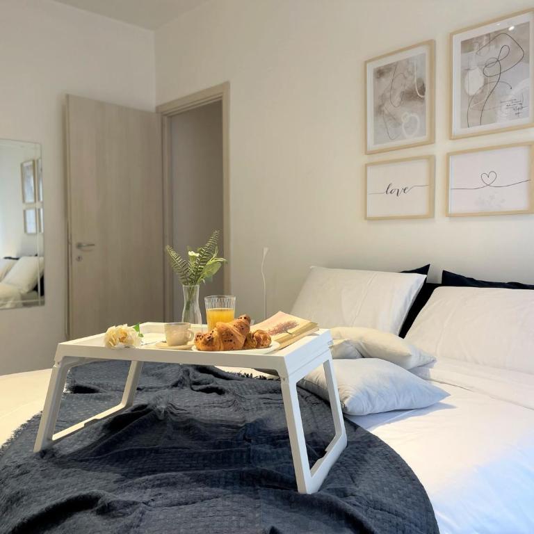 Vivapartments MilanoInganni - M1 Duomo 15 min, M4 Linate - Appartamento con 1 Camera da Letto - 16