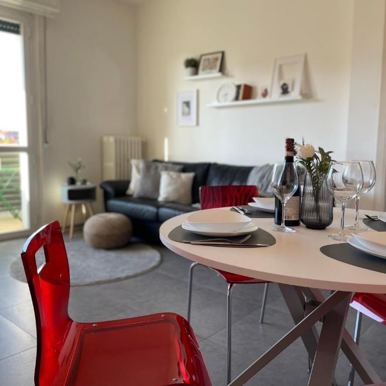 Vivapartments MilanoInganni - M1 Duomo 15 min, M4 Linate - Appartamento con 1 Camera da Letto - 4