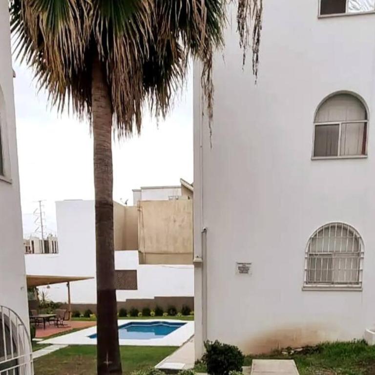 Hermoso Dpto a pasos del Fashion Drive c/alberca - Three-Bedroom Apartment - 13
