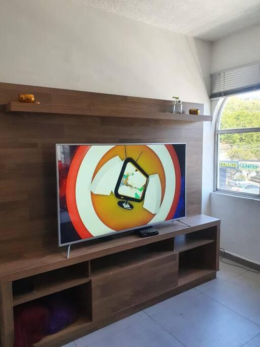 Hermoso Dpto a pasos del Fashion Drive c/alberca - Three-Bedroom Apartment - 14