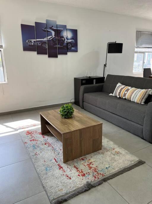 Hermoso Dpto a pasos del Fashion Drive c/alberca - Three-Bedroom Apartment - 15
