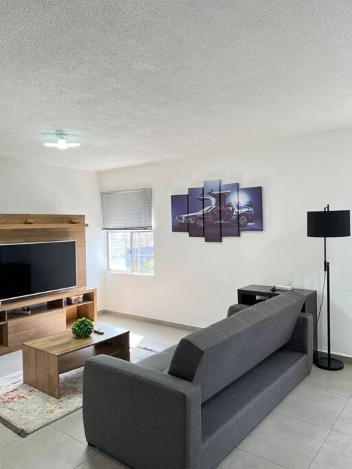 Hermoso Dpto a pasos del Fashion Drive c/alberca - Three-Bedroom Apartment - 17