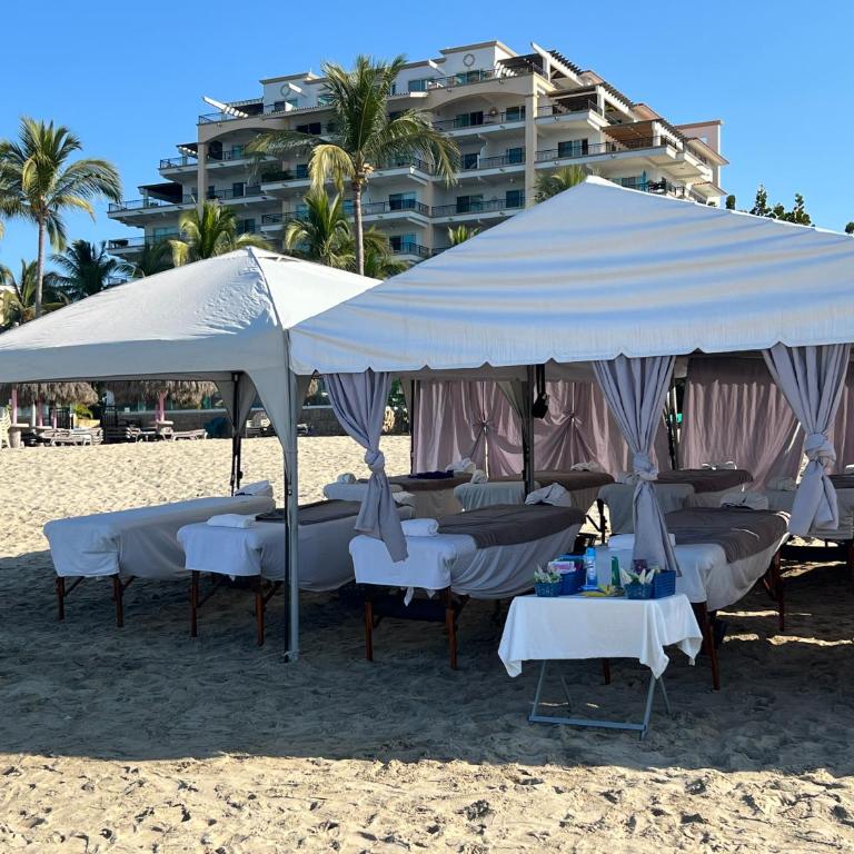 Beachfront 2 bedroom Condo in Playa Royale Resort, Nuevo Vallarta - Apartamento de 2 dormitorios - 95