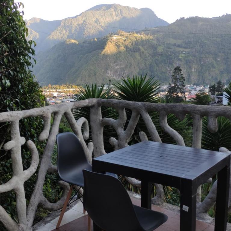 "Casa Verde" en Baños de Agua Santa con vista al volcán Tungurahua - Casa de 3 dormitorios - 33