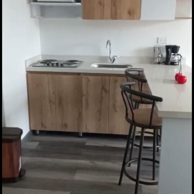 Hermoso apartamento Medellín - Three-Bedroom Apartment - 12