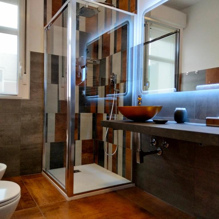B&B Bologna Fair Tower - Camera Matrimoniale/Doppia con Letti Singoli con Bagno Privato - 2