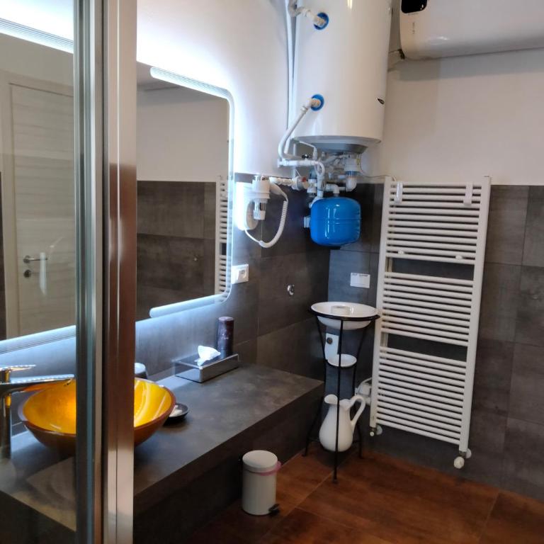B&B Bologna Fair Tower - Camera Matrimoniale/Doppia con Letti Singoli con Bagno Privato - 3