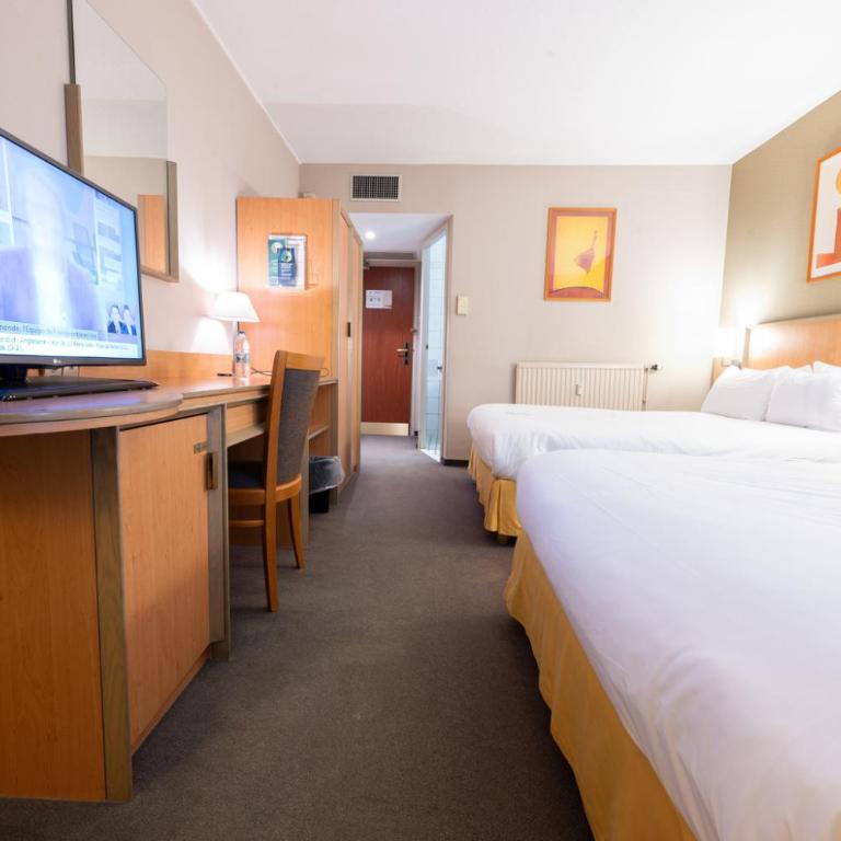 Holiday Inn Calais - Centre Car Ferry by IHG - Chambre Double Standard avec 2 Lits Doubles - 3