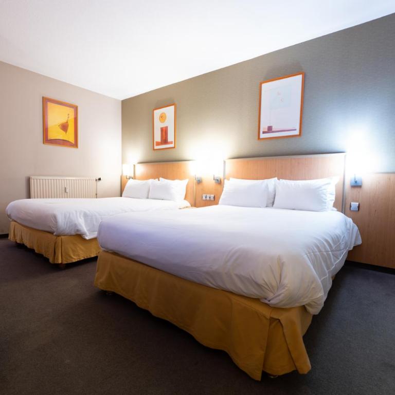 Holiday Inn Calais - Centre Car Ferry by IHG - Chambre Double Standard avec 2 Lits Doubles - 2