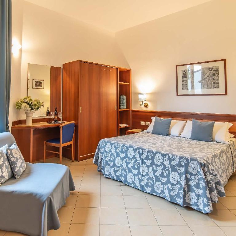 Hotel Bonifacio - Camera Tripla Standard - 1