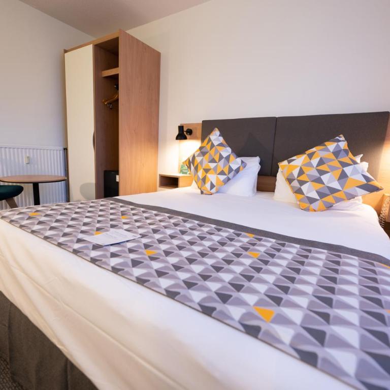 Holiday Inn Calais - Centre Car Ferry by IHG - Chambre Lit Queen-Size Standard - Vue sur Ville - 2