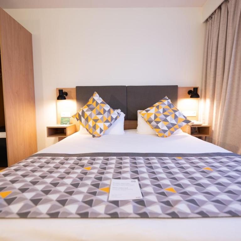 Holiday Inn Calais - Centre Car Ferry by IHG - Chambre Lit Queen-Size Standard - Vue sur Ville - 3