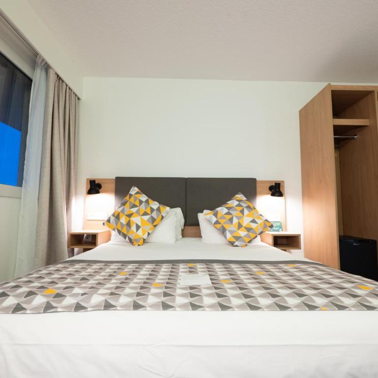 Holiday Inn Calais - Centre Car Ferry by IHG - Chambre Lit Queen-Size Standard avec Vue sur Mer - 3