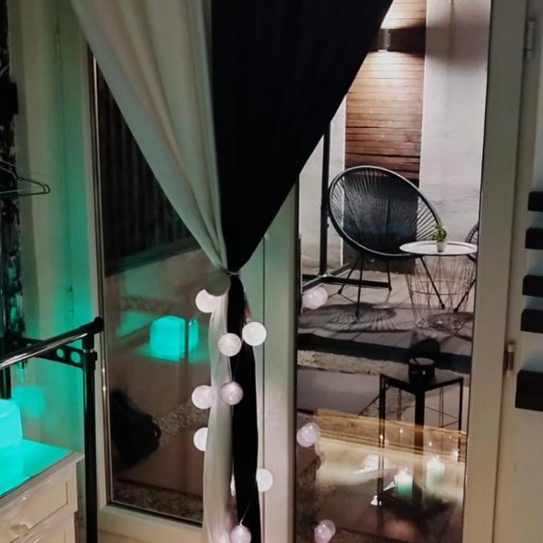 Studio Apartman Black & White Centar Sarajevo free parking - One-Bedroom Apartment - 11