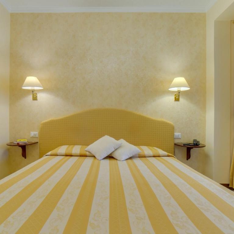 Hotel La Meridiana - Camera Matrimoniale con Patio - 5