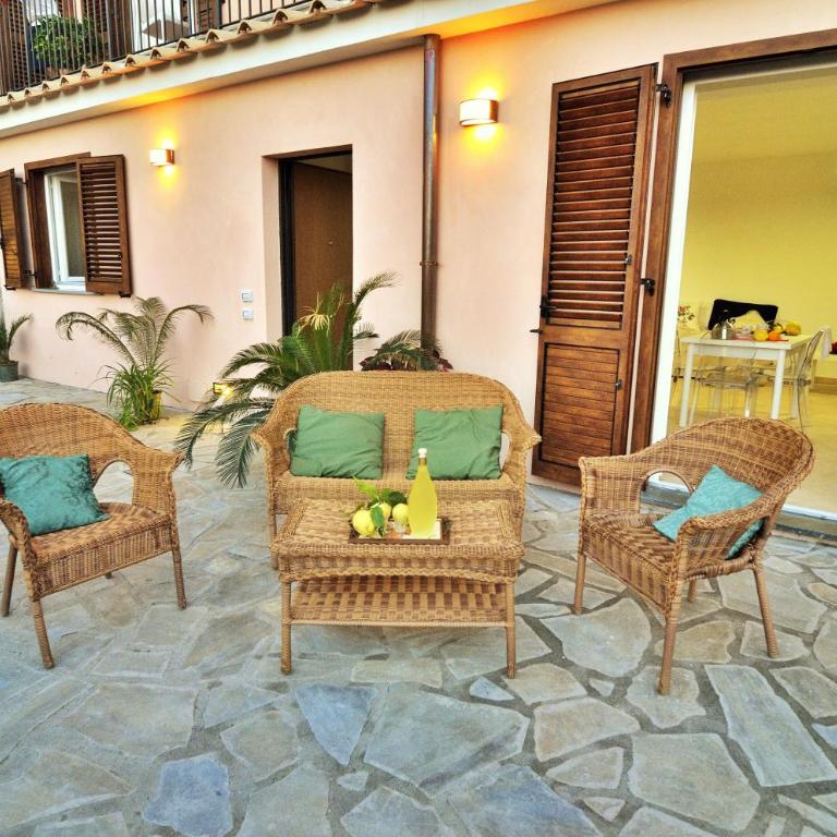 Lemon Flats Sorrento - Deluxe Apartment with Sea View - 10