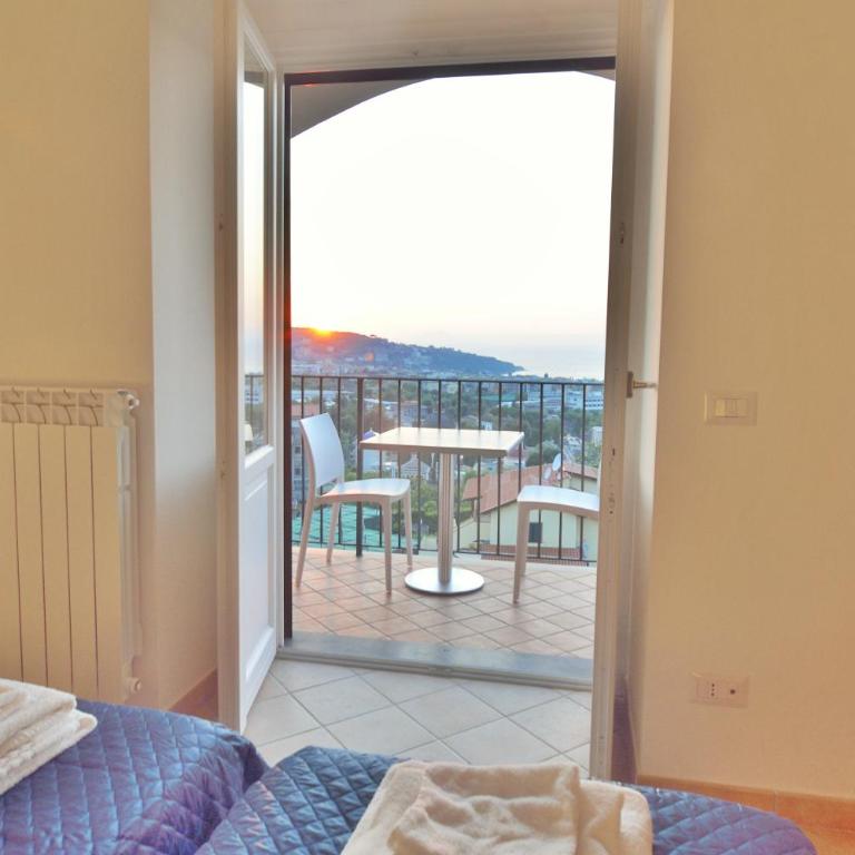 Lemon Flats Sorrento - Classic Apartment with Sea View - 12