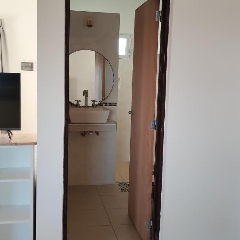 Coralillos - complejo de cabañas con parrillas, patio y estacionamiento cubierto - Casa - 12