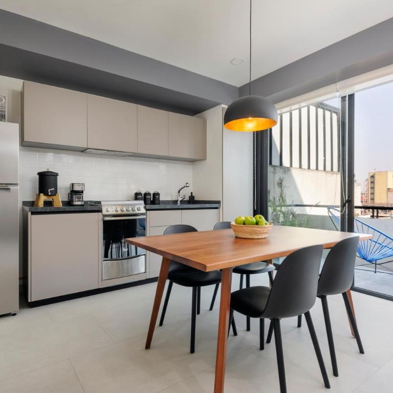 Alcazar Apartments - Apartment with Balcony - 11